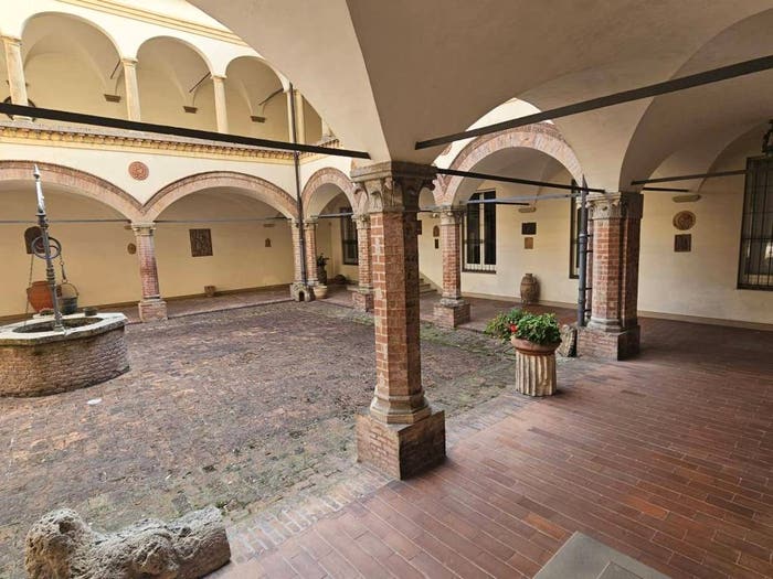 Appartamento quadrilocale in vendita in Via de' Griffoni, Centro Storico, Bologna