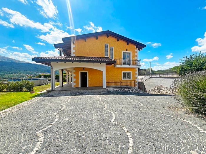 Casa con 6 locali in vendita in Via Bazzanese, Sant'Elia Bazzano, L'Aquila