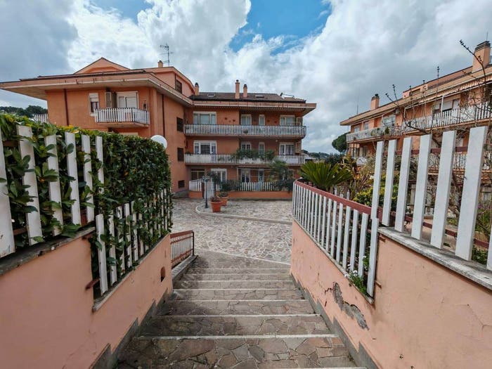 Casa con 6 locali in vendita in Corso Vittoria Colonna, Semicentro, Marino