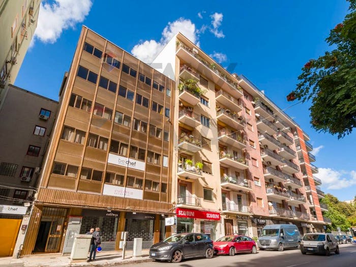 Appartamento quadrilocale in vendita in Via Imperatore Federico, Fiera, Palermo