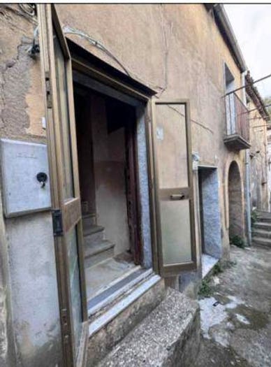 Appartamento trilocale in vendita in Via Fratelli Bandiera, Centro, Girifalco