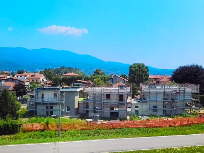 Casa quadrilocale in vendita in Via Molinari, Centro, Biandronno