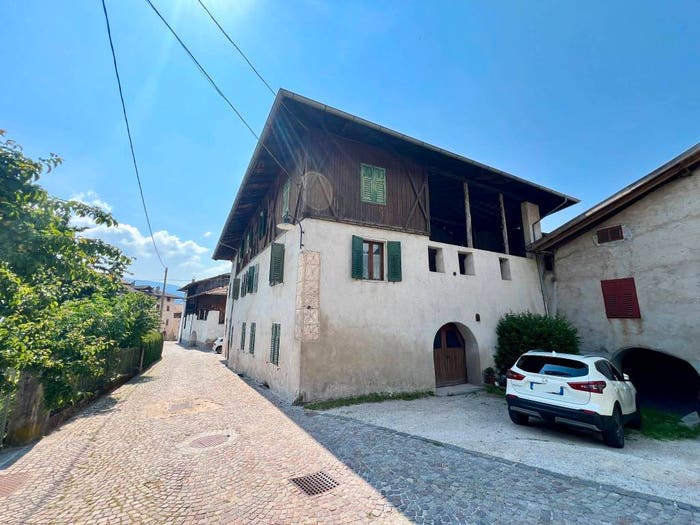 Appartamento con 6 locali in vendita in Via Dante Alighieri, Borgo d'Anaunia