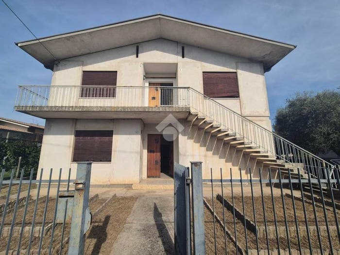 Appartamento trilocale in vendita in Via dei Rosai, Centro, Montebelluna