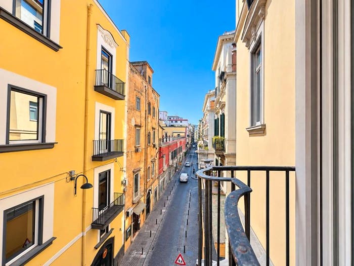 Appartamento trilocale in vendita in Via Carlo Poerio, Chiaia, Napoli