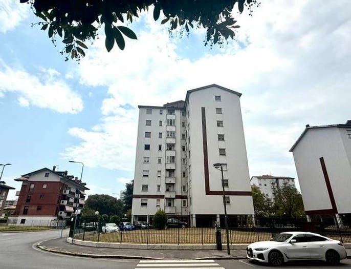 Appartamento quadrilocale in vendita in Via Lucca, Bisceglie, Milano