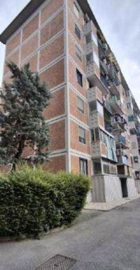Appartamento quadrilocale in vendita in Via Dei Salici, Quartiere Olmi, Milano