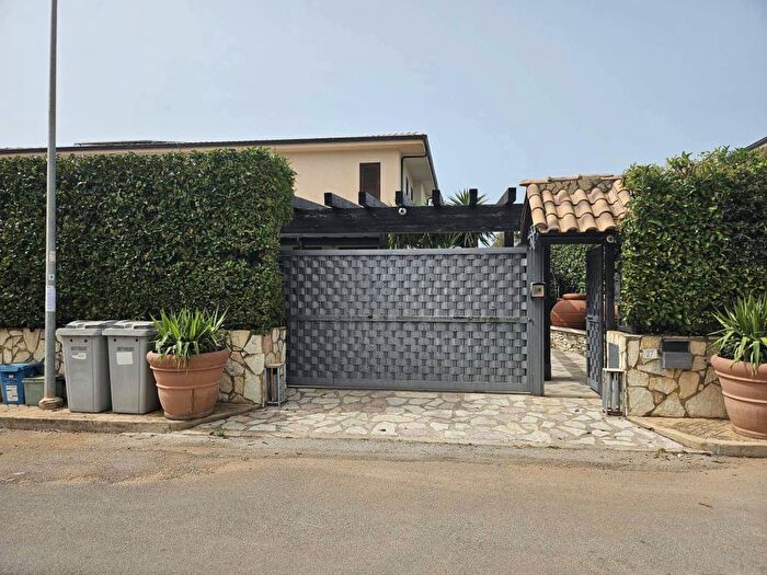 Casa con 6 locali in vendita in Via Del Levante, Milioti, Carini