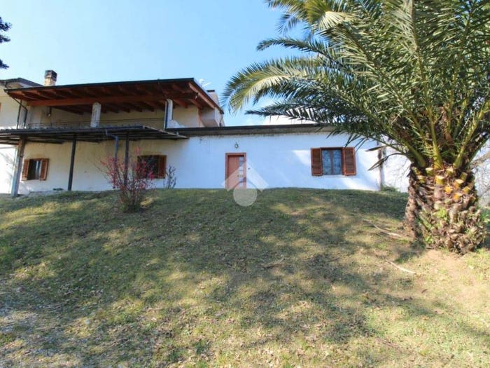 Casa trilocale in vendita in Via Manca Lauro, Pianetti, Montalto Uffugo