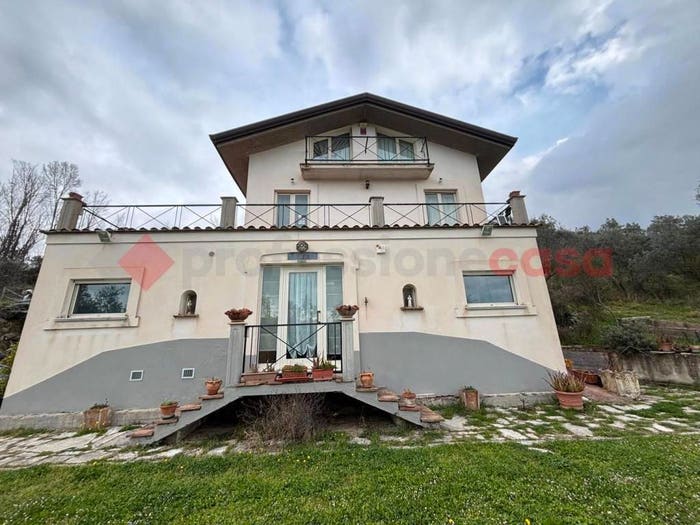 Casa quadrilocale in vendita in Via Romagnano Fontana Valle, Anagni