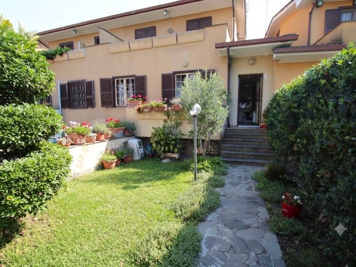Casa con 6 locali in vendita in Via delle Case Basse, Centro Giano, Roma