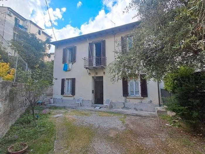 Casa con 6 locali in vendita in Via Giuseppe Garibaldi, Centro, Pontassieve