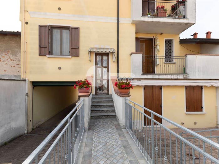 Appartamento trilocale in vendita in Cresseri, Pralboino