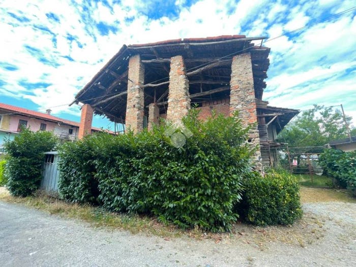 Casa quadrilocale in vendita in Via Stanga, Centro, Borgomanero