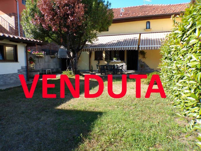 Casa bilocale in vendita in Via Novembre, Centro, Cavaria con Premezzo