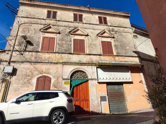 Casa con 6 locali in vendita in Via Duca degli Abruzzi, Centro, Osilo