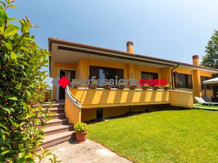 Casa con 6 locali in vendita in Via San Berardino, Albanella