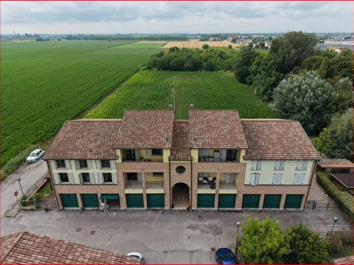 Appartamento quadrilocale in vendita in Via Codisotto a Mane, Centro, Gualtieri