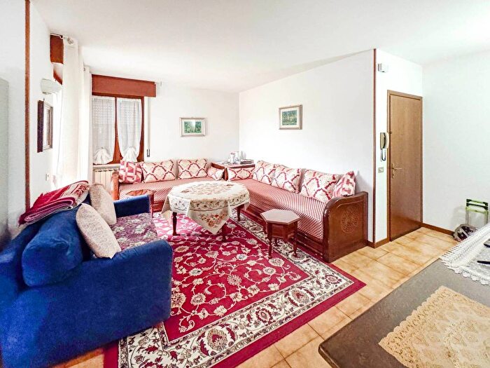 Appartamento trilocale in vendita in Via Benedetto Croce, Beccacivetta Azzano, Castel d'Azzano