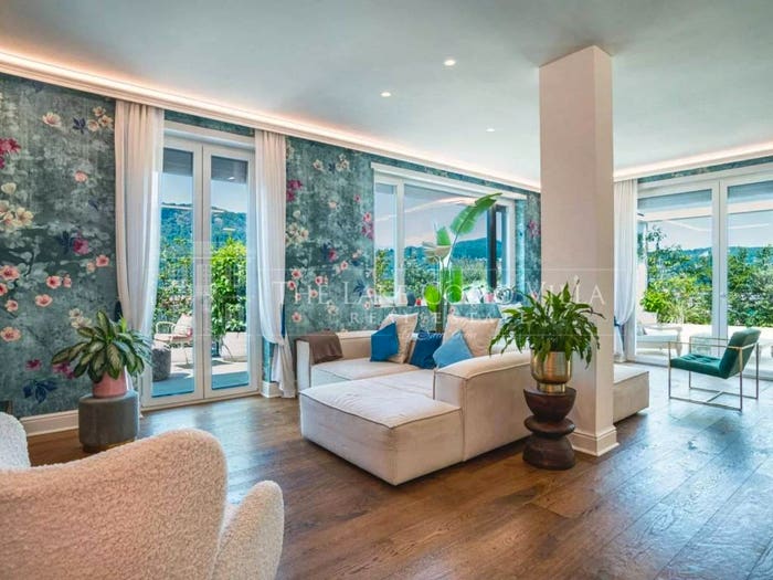 Appartamento con 6 locali in vendita in Via Giuseppe Ferrari, Valduce Crispi, Como