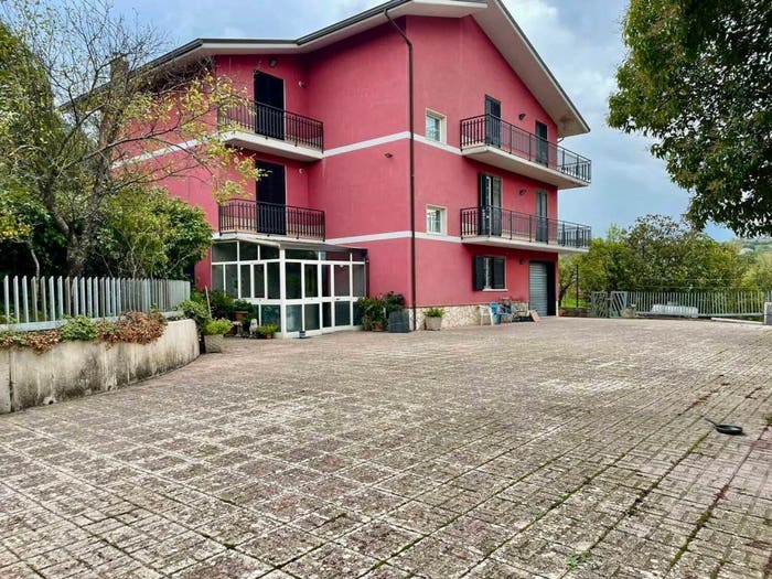 Casa con 6 locali in vendita in Contrada Baiano, Castelfranci