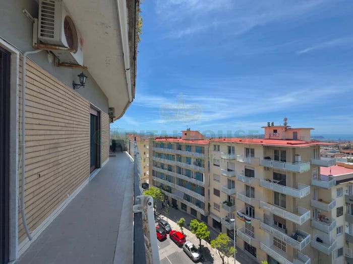 Appartamento quadrilocale in vendita in Via Domenico Fontana, Rione Alto, Napoli