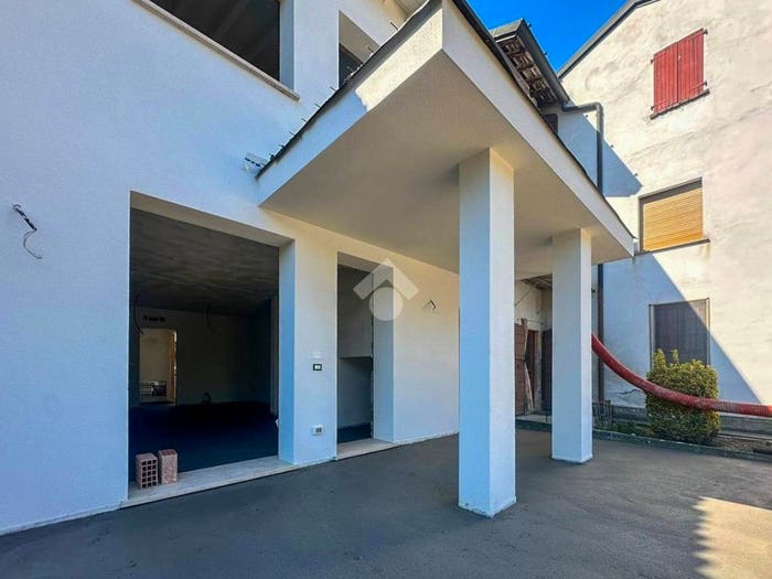Casa quadrilocale in vendita in Via Dante Alighieri, Centro, Manerbio