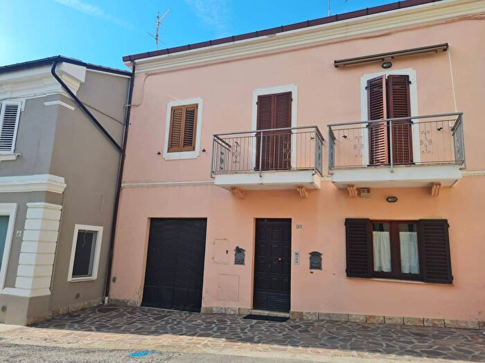 Casa quadrilocale in vendita in Baraccola Aspio, Ancona