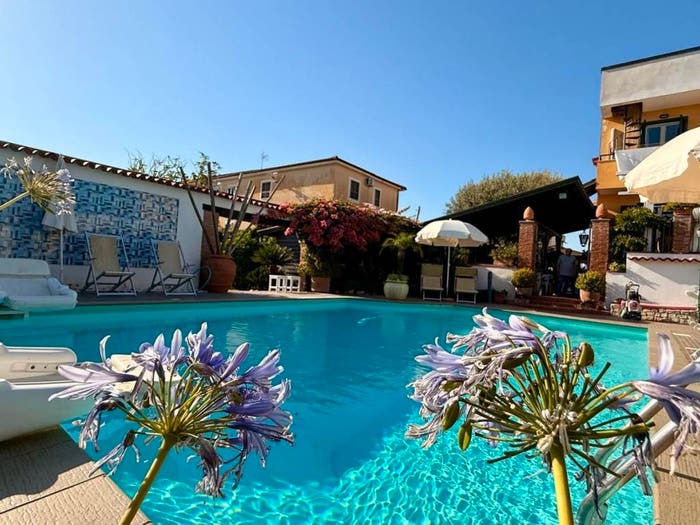 Casa con 6 locali in vendita in Via Vicinale Masseria Vecchia, Licola Paese, Giugliano in Campania