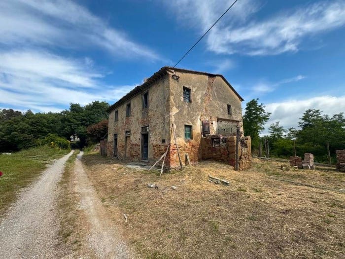 Casa con 6 locali in vendita in Fauglia