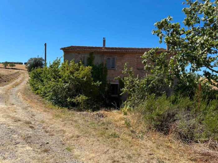 Casa con 6 locali in vendita in Strada Statale di Pozzuolo, Contrada Prati, Castiglione del Lago