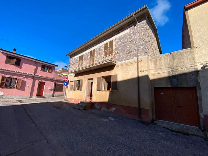 Casa con 6 locali in vendita in Via Caprera, Sindia