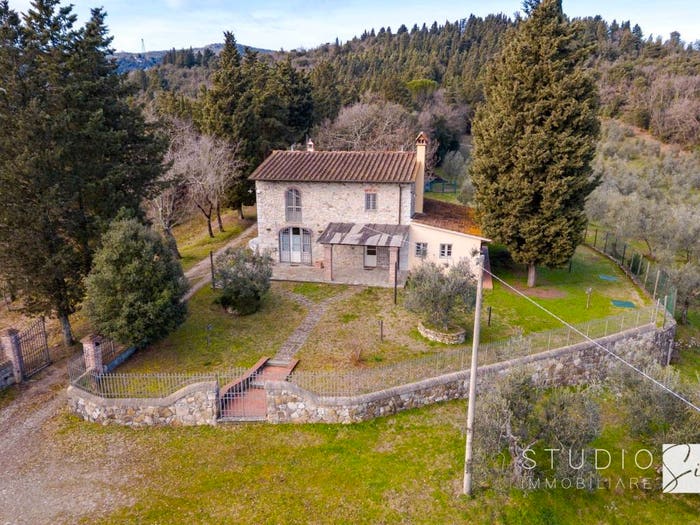 Casa con 6 locali in vendita in Via degli Asinai, Centro, Carmignano