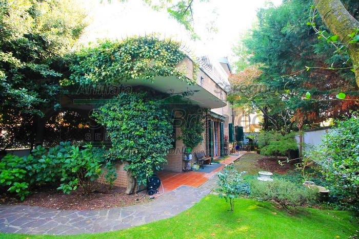 Casa con 6 locali in vendita in Via Resegone, Consonno Bivio, Seregno