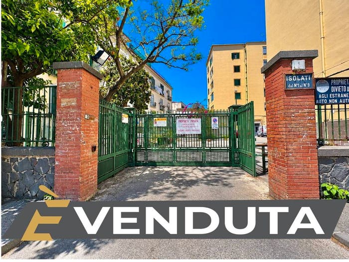 Appartamento trilocale in vendita in Via Saverio Altamura, Arenella, Napoli
