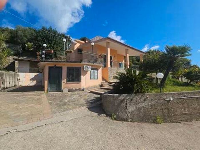 Casa con 6 locali in vendita in Scaravitoli No Number, Centro, Pollica