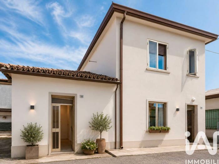 Casa con 6 locali in vendita in Via Piemonte, Centro, Goro