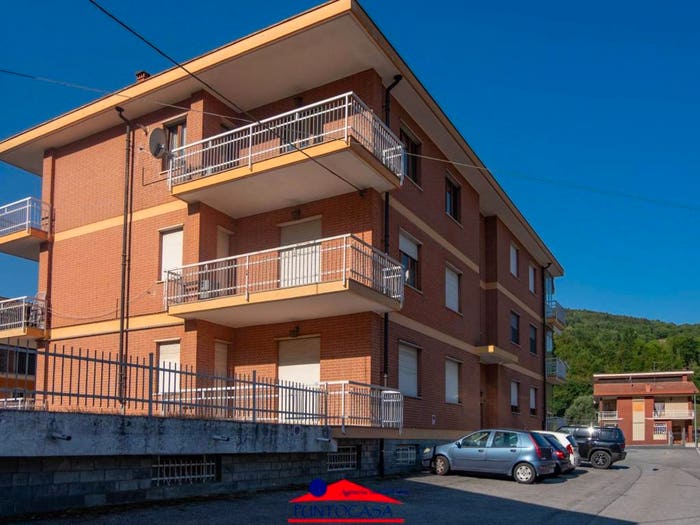 Appartamento quadrilocale in vendita in Via Circonvallazione, Centro, Rossana