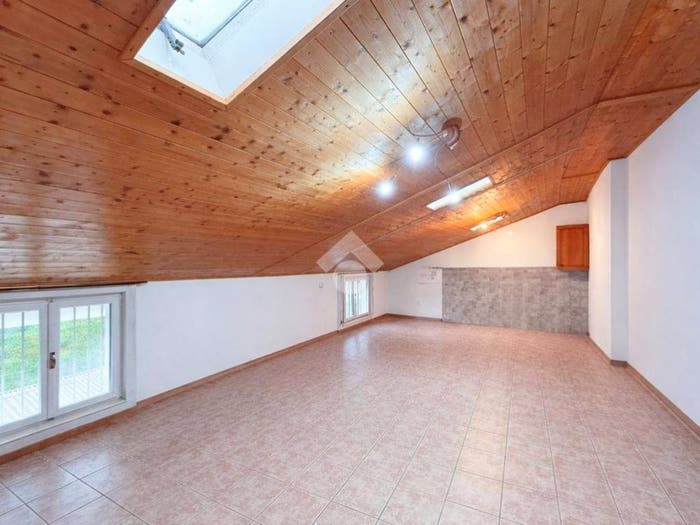 Appartamento trilocale in vendita in Via Cavour, Carzago Riviera, Calvagese della Riviera