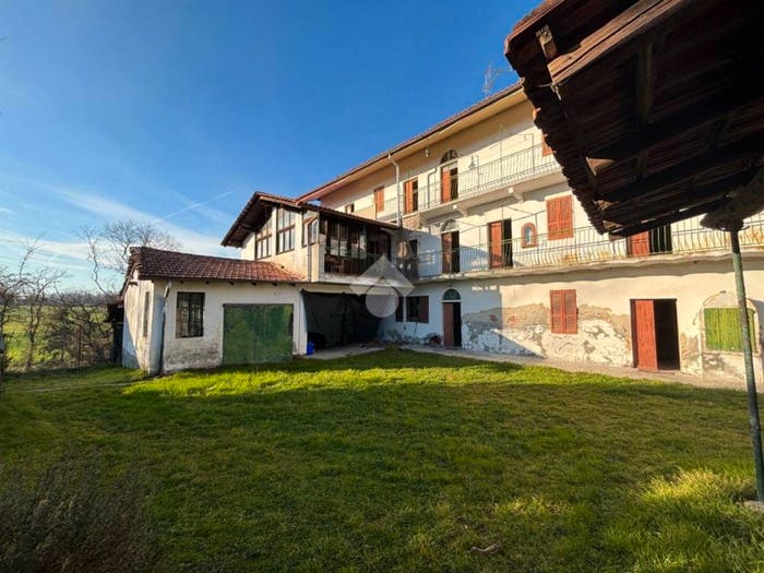 Casa con 6 locali in vendita in Via I maggio, Divignano