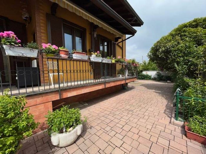 Casa quadrilocale in vendita in Via Lavatelli, Centro, Cassolnovo