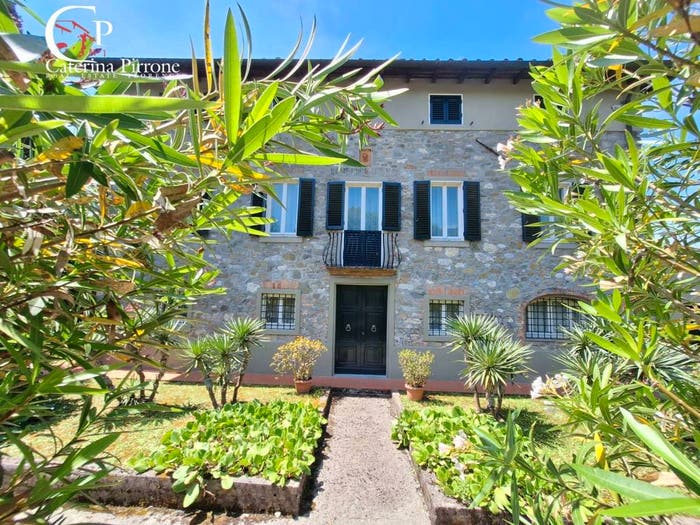 Casa con 6 locali in vendita in via Roma, Centro, Pescaglia