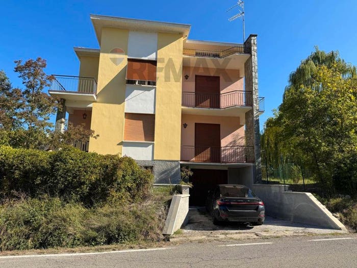 Appartamento trilocale in vendita in Via Roma, Centro, Pellegrino Parmense