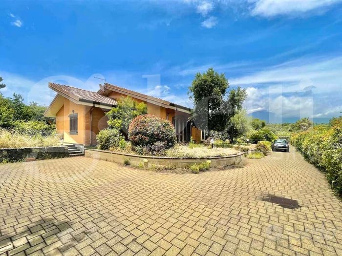 Casa con 6 locali in vendita in via Gino Capponi, Centro, Pedara