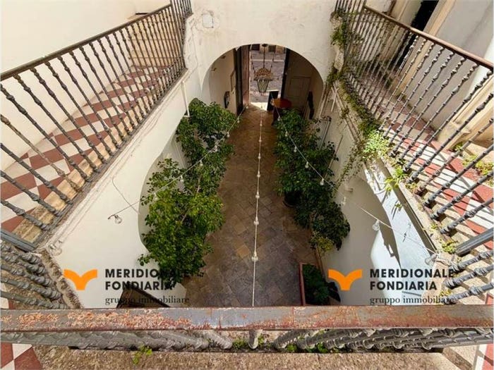 Casa con 6 locali in vendita in Via Vittorio Emanuele II, Centro Storico, Lecce