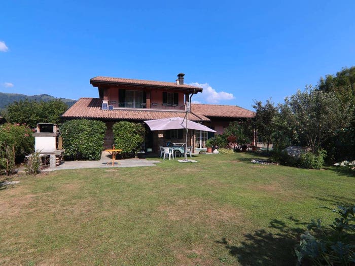 Casa con 6 locali in vendita in Centro Valle Intelvi