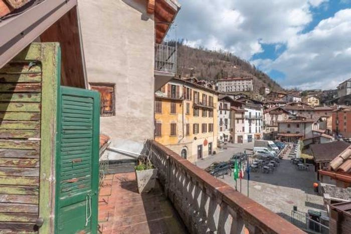 Casa quadrilocale in vendita in Piazza Guglielmo Marconi, Centro, Bagolino