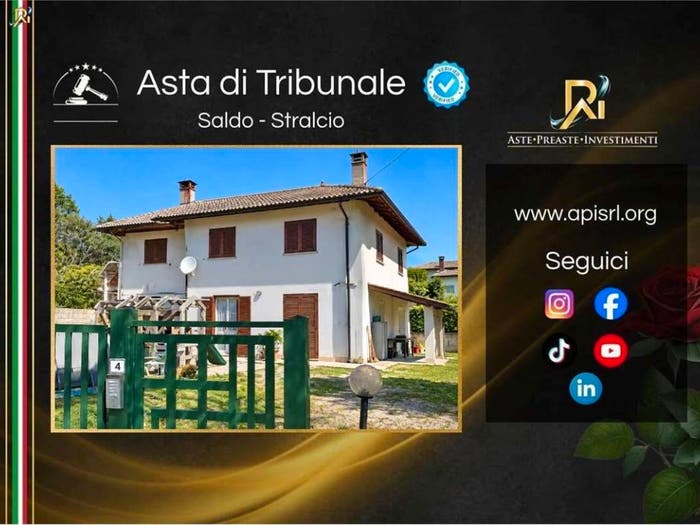 Appartamento con 6 locali in vendita in Circonvallazione Antica Norba, Norma