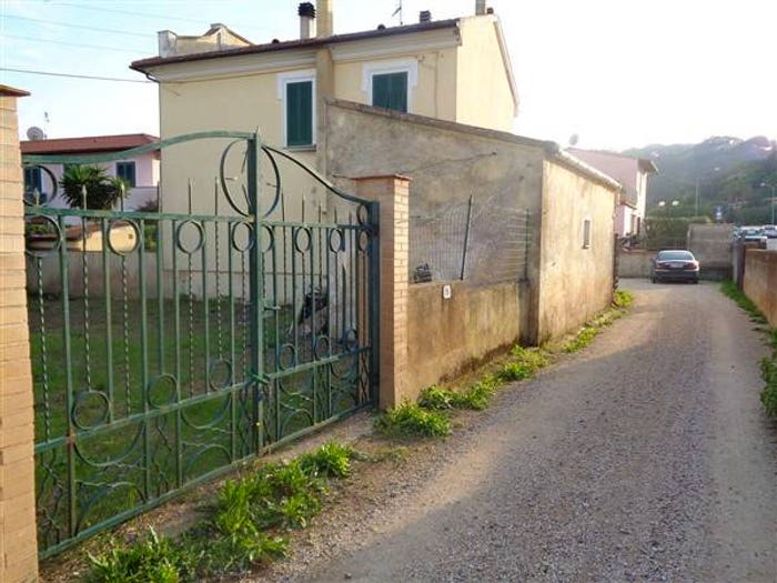 Casa trilocale in vendita in Viale Europa, Porto Azzurro