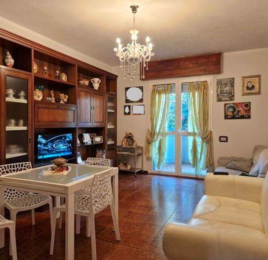 Appartamento bilocale in vendita in Marina di Massa Centro, Massa